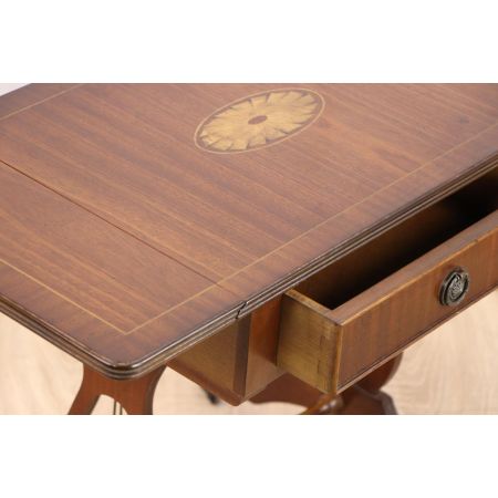 Kleiner Pembroke Table mit Intarsien
