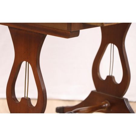Kleiner Pembroke Table mit Intarsien
