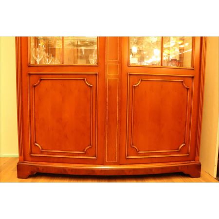 Heldense Vitrine aus Eibe