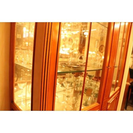 Heldense Vitrine aus Eibe