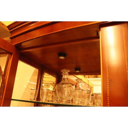 Heldense Vitrine aus Eibe