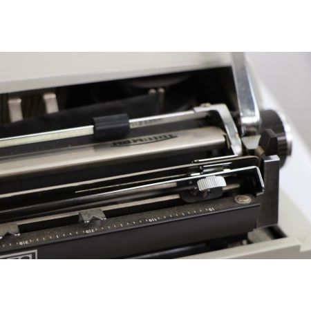 Mechanische Vintage Schreibmaschine von Contessa