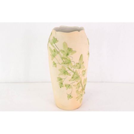 Hübsche Vase im Jugendstil, Knochenporzellan