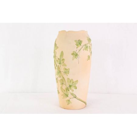 Hübsche Vase im Jugendstil, Knochenporzellan