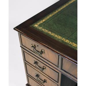 Pedestal-Desk aus Mahagoni im edwardian style mit schöner Lederschreibfläche