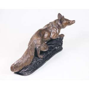 Wolf Statue, Dekoration