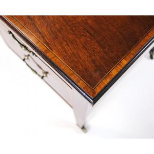 Elegantes Ladies Desk aus Mahagoni mit aufwendigen Bandintarsien