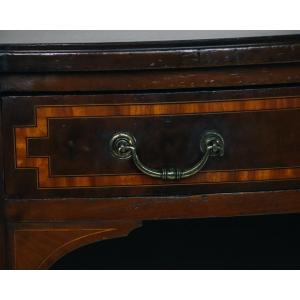 Elegantes Ladies Desk aus Mahagoni mit aufwendigen Bandintarsien