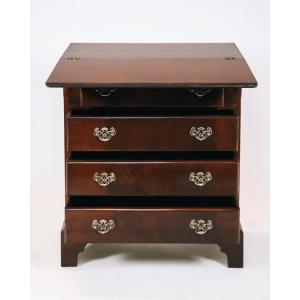 Kleine Kommode aus Mahagoni mit ausklappbarer Topplatte