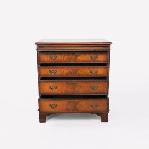 Elegante Kommode aus Mahagoni und mit grüner Lederplatte