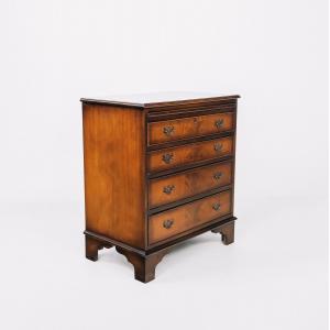 Elegante Kommode aus Mahagoni und mit grüner Lederplatte