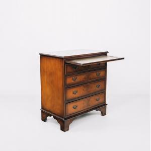 Elegante Kommode aus Mahagoni und mit grüner Lederplatte