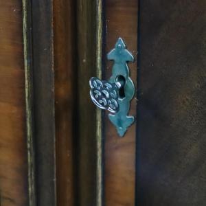Elegantes 4-door Sideboard aus Mahagoni mit wunderschönen Bandintarsien