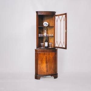 Eleganter Eckschrank mit Einzeltür und gebogener Form aus Mahagoni, Glasvitrinenschrank , antike style Eckvitrine