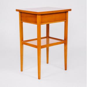 Kleiner Beistelltisch mit Schublade aus Eibenholz