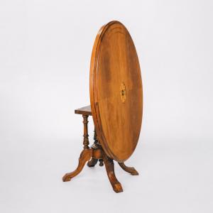 Viktorianischer, Ovaler Tiptop-table aus massivem Nussbaumholz und Mahagoni