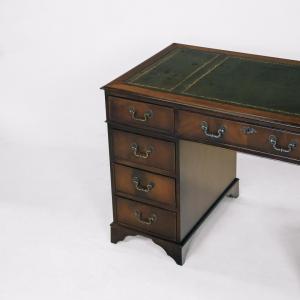 Antique Pedestal Desk aus feinem Mahagoni mit grüner Lederplatte, Antiker Schreibtisch mit neun Schubladen