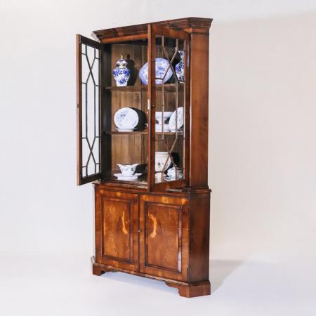 Großer vintage Cornercupboard mit zwei Türen aus Eibenholz