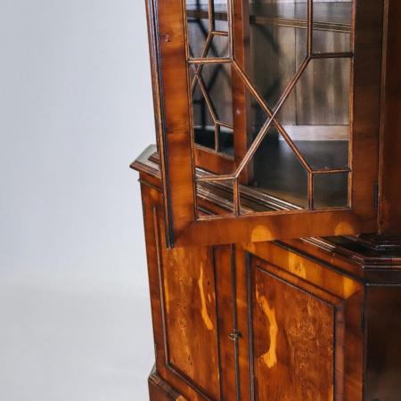 Großer vintage Cornercupboard mit zwei Türen aus Eibenholz