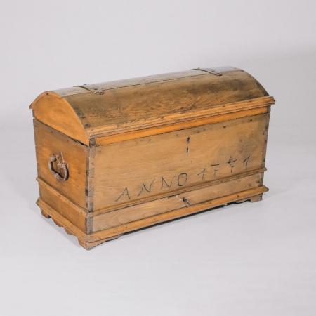 Antike Truhe "Rustikale Schönheit" in Eichenholz - Sofort Lieferbar