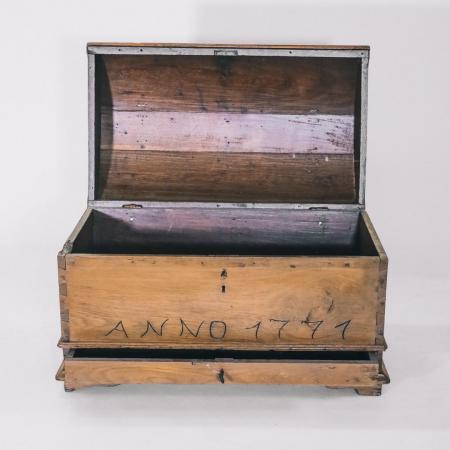 Antike Truhe "Rustikale Schönheit" in Eichenholz - Sofort Lieferbar