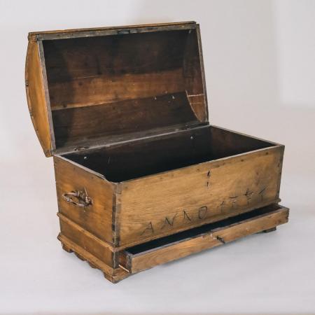 Antike Truhe "Rustikale Schönheit" in Eichenholz - Sofort Lieferbar