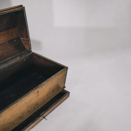 Antike Truhe "Rustikale Schönheit" in Eichenholz - Sofort Lieferbar