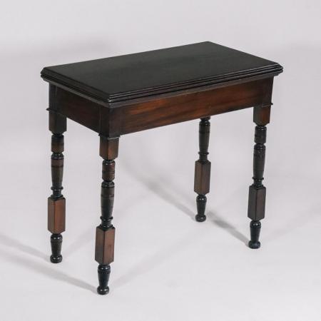 Eleganter viktorianischer Tisch mit Lederplatte aus Mahagoni