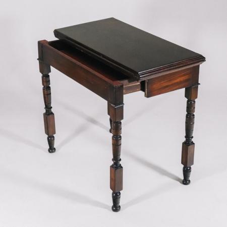 Eleganter viktorianischer Tisch mit Lederplatte aus Mahagoni