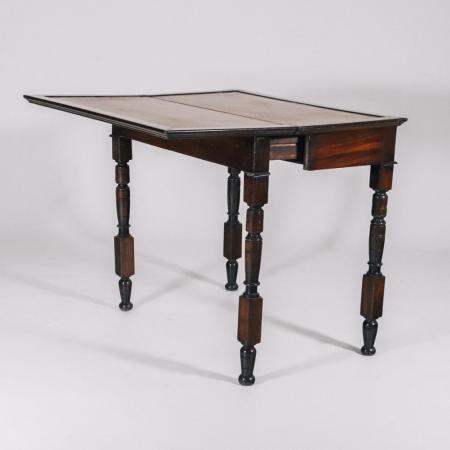 Eleganter viktorianischer Tisch mit Lederplatte aus Mahagoni