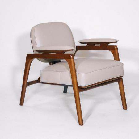 Eleganter Clubchair aus hochwertigem Leder, Mid Century Stil Sessel, Stuhl aus Massivholz