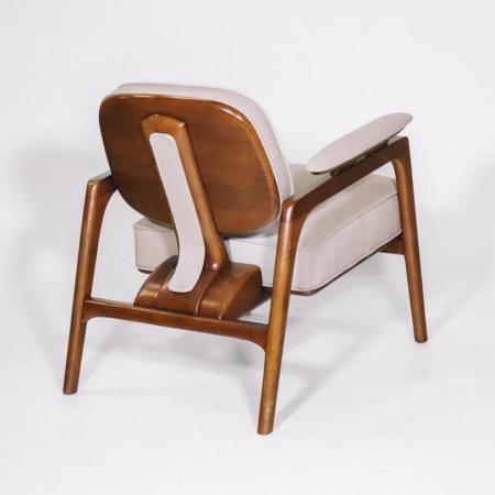 Eleganter Clubchair aus hochwertigem Leder, Mid Century Stil Sessel, Stuhl aus Massivholz