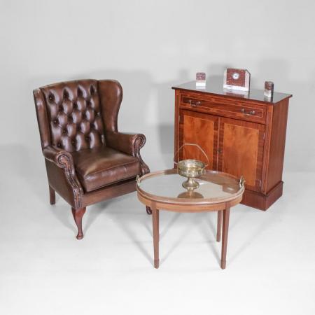 Sideboard aus Mahagoni mit feiner Intarsienarbeit und swan handles