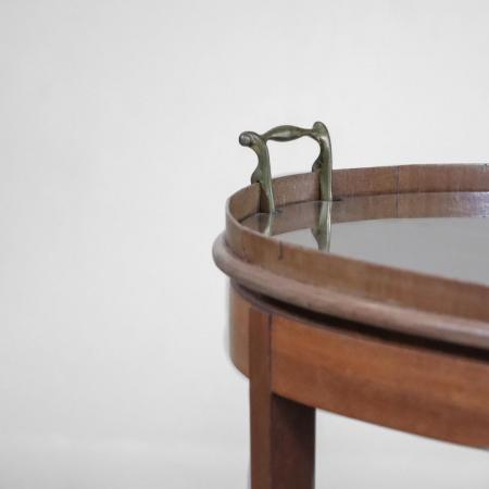 Einzigartiges antikes Serviertischchen mit herausnehmbarem Tablett