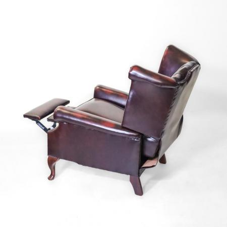 Chesterfield Scrollwing Recliner / Lazy Chair in Rot