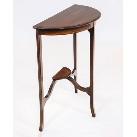 Eleganter halfround-table mit kunstvollen Bandintarsien