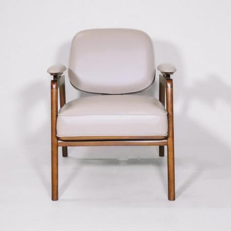 Eleganter Clubchair aus hochwertigem Leder, Mid Century Stil Sessel, Stuhl aus Massivholz