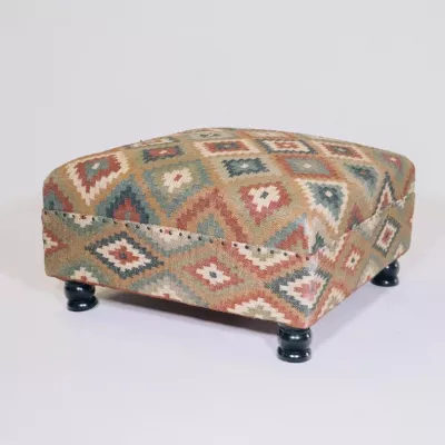 Außergewöhnlicher Sitzpouf im orientalischem Design aus Leinen