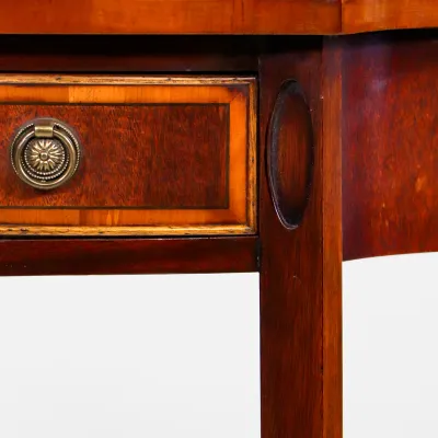 Bevan Funell Konsolentisch