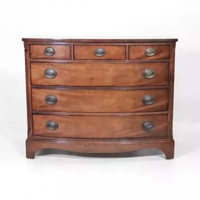 Bowfront Chest nach Thomas Sheraton