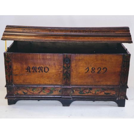 Antike Truhe, Massives Eichenholz, Kunstvolle Verzierung