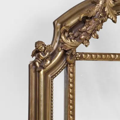 Großer goldener Spiegel Barock Stil mit aufwendig verziertem Rahmen