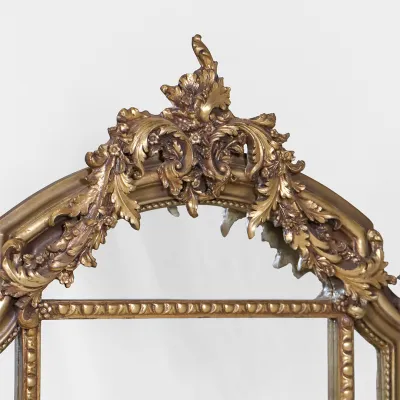 Großer goldener Spiegel Barock Stil mit aufwendig verziertem Rahmen