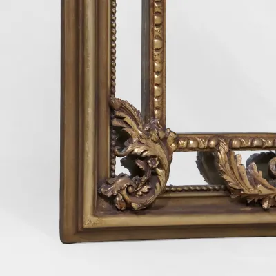 Großer goldener Spiegel Barock Stil mit aufwendig verziertem Rahmen