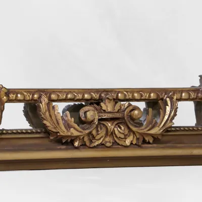 Großer goldener Spiegel Barock Stil mit aufwendig verziertem Rahmen