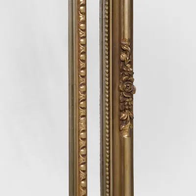 Großer goldener Spiegel Barock Stil mit aufwendig verziertem Rahmen