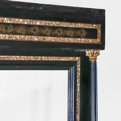 Antiker Bodenspiegel Frankreich 19. Jahrhundert mit Marmor und Perlmutt Intarsien