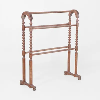 Landhaus Handtuchhalter aus massiver Eiche im Antikstil