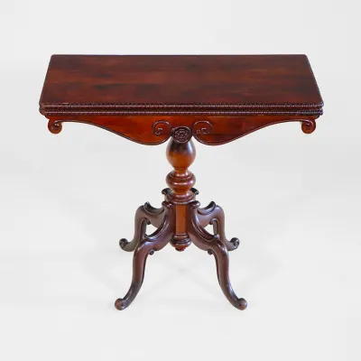 Viktorianischer Beistelltisch aus Mahagoni – Eleganter englischer Spieltisch des 19. Jahrhunderts