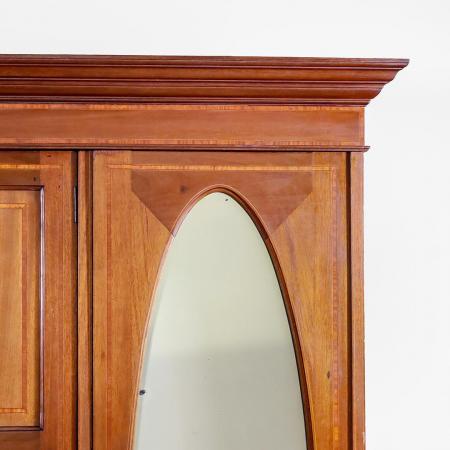 Antiker Mahagoni-Kleiderschrank